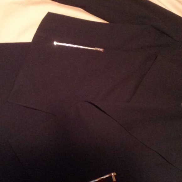 Business Suit - Picture 6 of 9